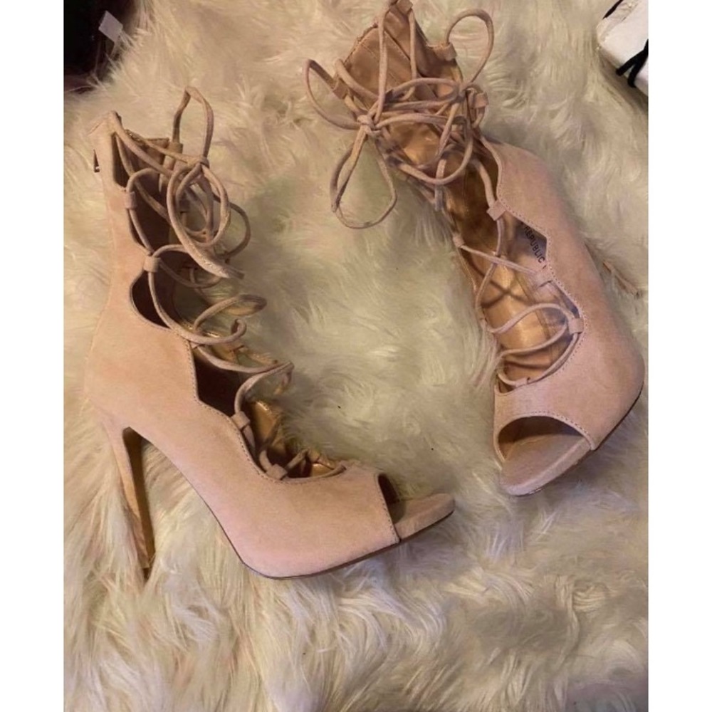 Shoe republic of la heels